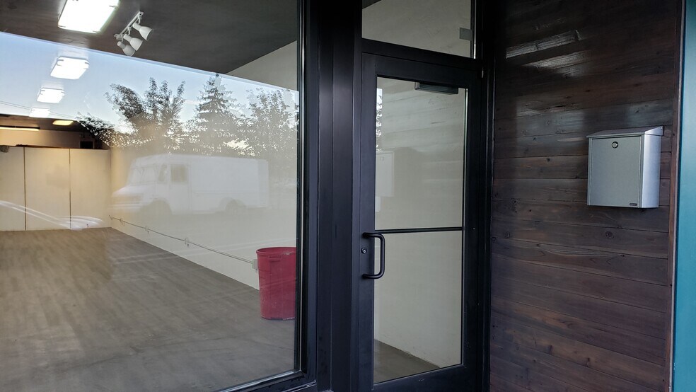 More Photos Of 85 SE 5th St, Madras Office For Lease