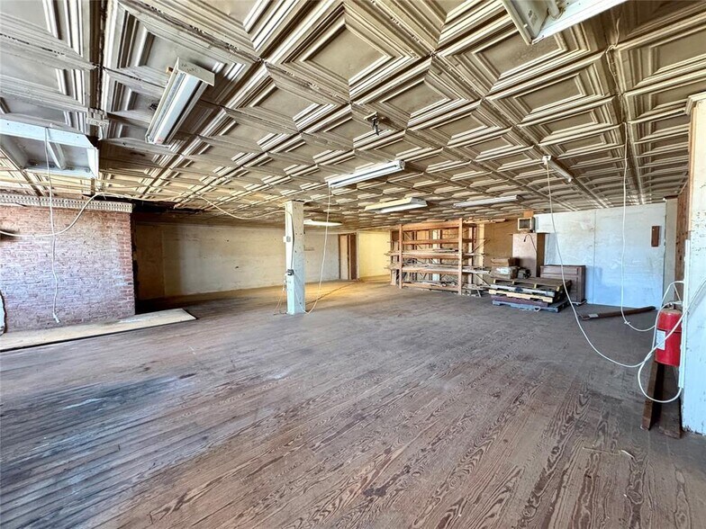 More Photos Of 516 W Chickasha Ave, Chickasha Storefront For Sale