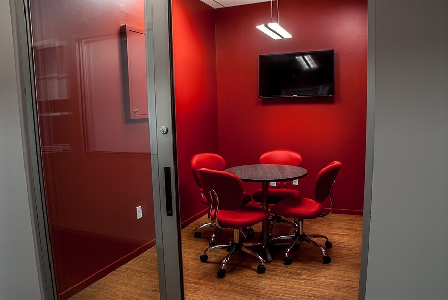 More Photos Of 30 W Main St, Riverhead Office For Lease