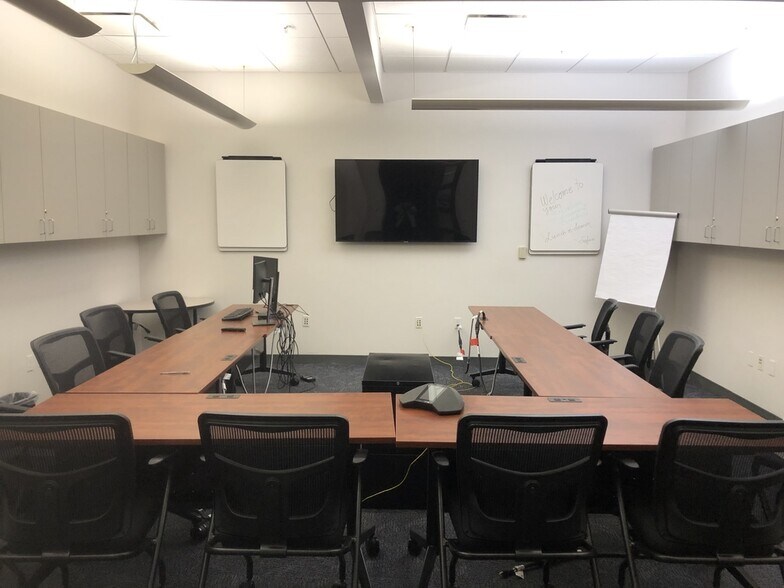 More Photos Of 101 Paramount Dr, Sarasota Office Residential For Lease