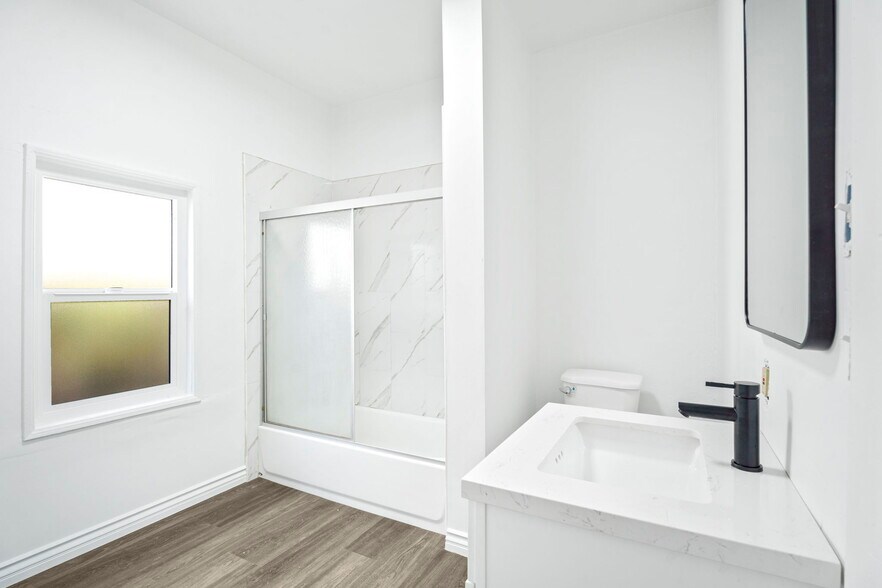 More Photos Of 925 W 84th St, Los Angeles Apartments For Sale