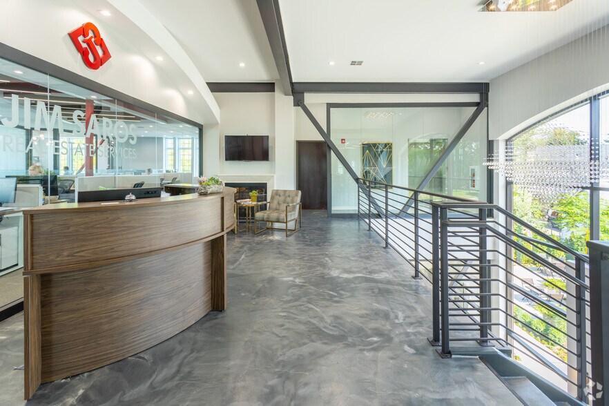 More Photos Of 17108 Mack Ave, Grosse Pointe Office For Lease