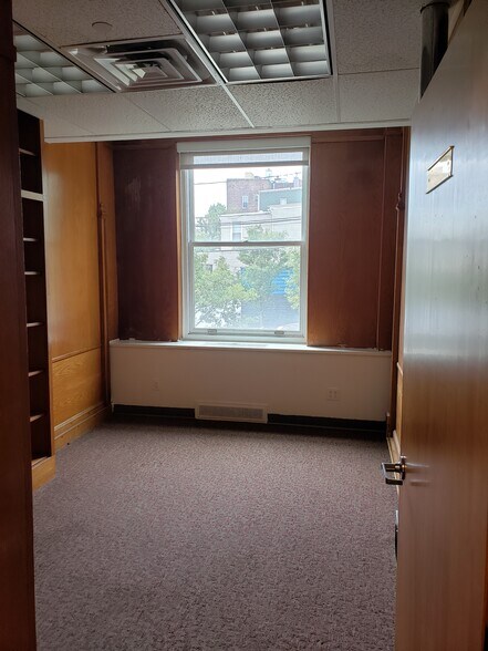 More Photos Of 2000 West St, Union City Office Residential For Sale