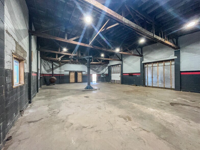 More Photos Of 28401 Salmon River Hwy, Grand Ronde Service For Lease