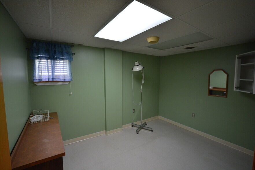 More Photos Of 7836 Oakwood Rd, Glen Burnie Office For Sale