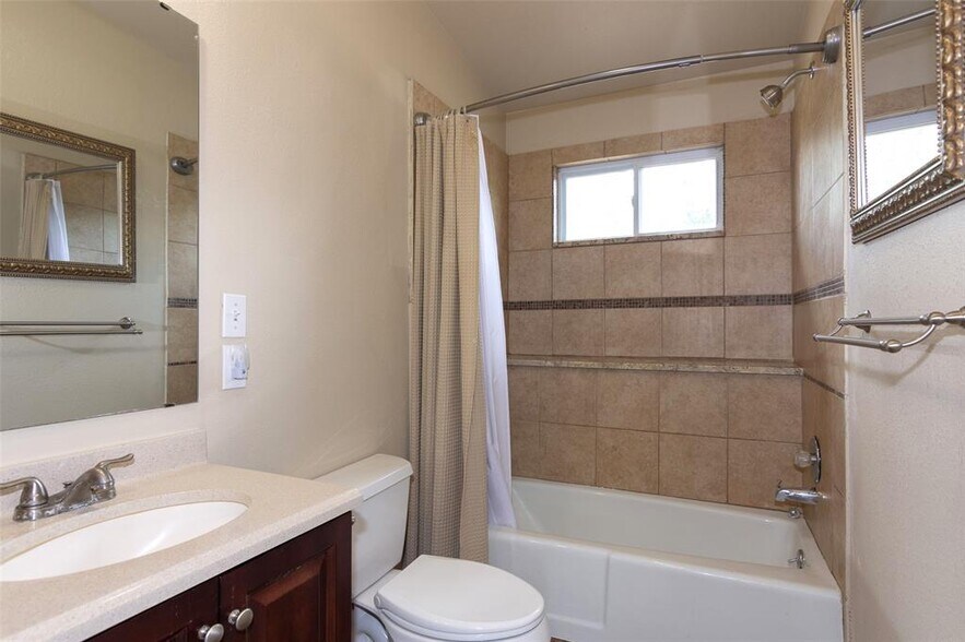 More Photos Of 30303 Ranch Road 12, Dripping Springs Office For Lease