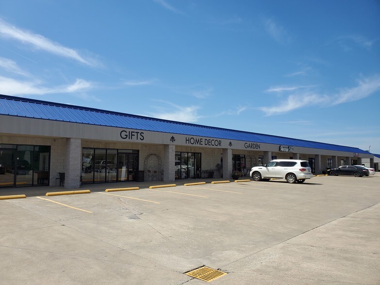 More Photos Of 385 Outlet Ave, Eddyville Unknown For Lease