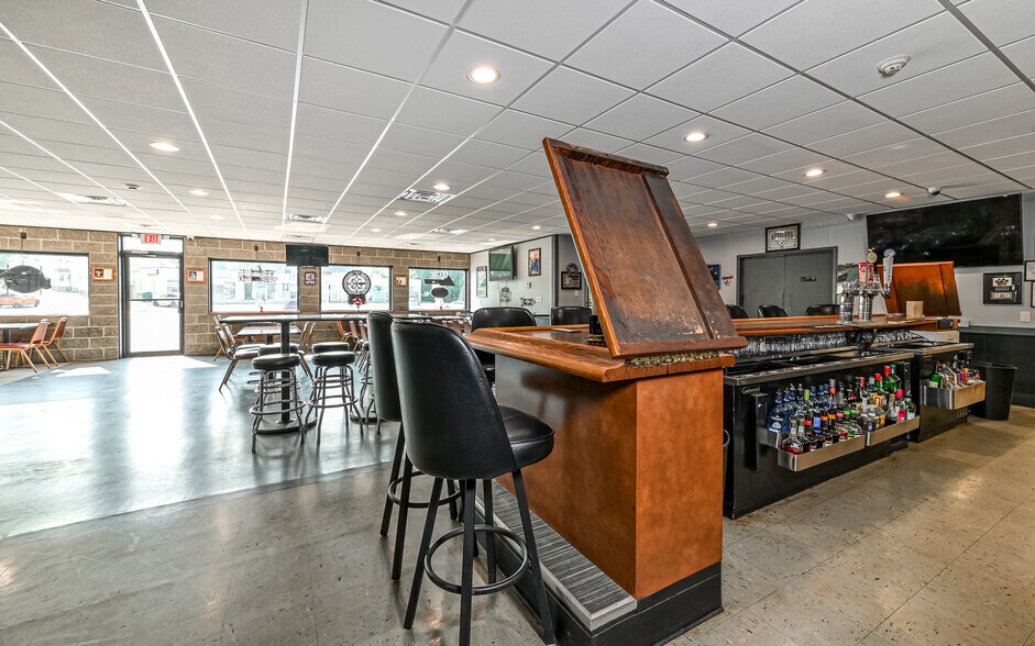 More Photos Of 2615 Freeport Rd, Natrona Heights Bar For Lease