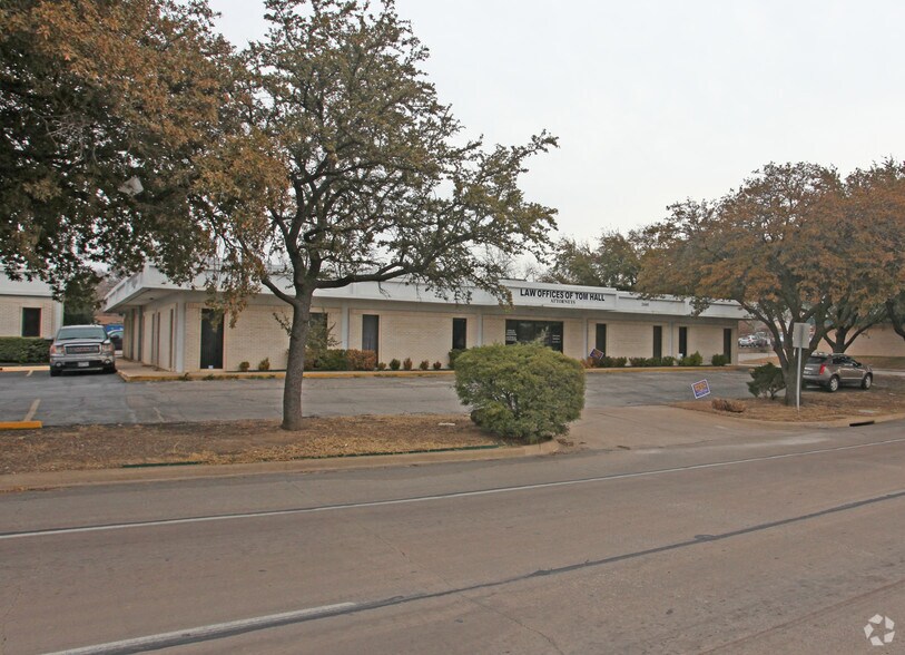 More Photos Of 2605 Airport Fwy, Fort Worth Flex For Sale