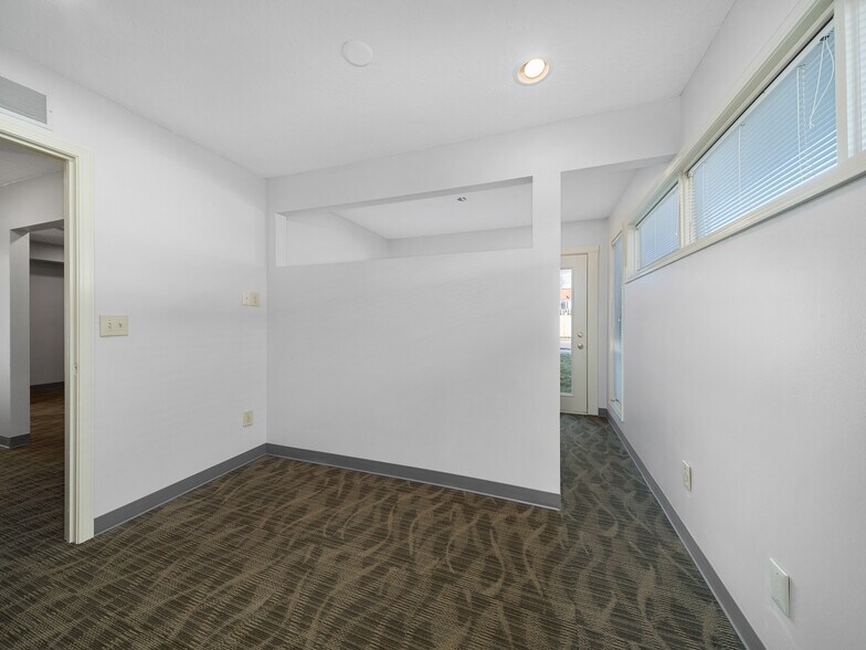 More Photos Of 5933 Stoney Creek Dr, Fort Wayne Office Residential For Sale