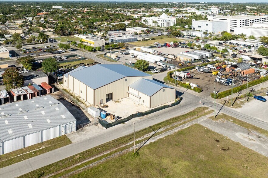 More Photos Of 146 2nd St, Homestead Warehouse For Lease