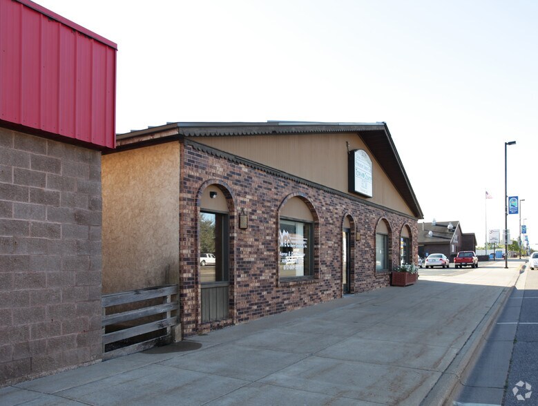 More Photos Of 208 N Rum River Dr, Princeton Office For Sale