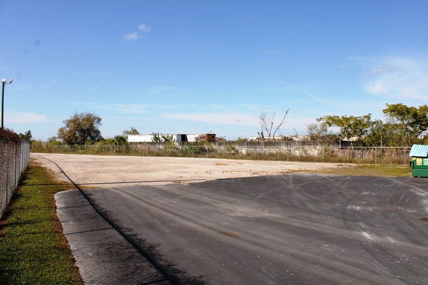 More Photos Of 2020 Ortiz Ave, Fort Myers Warehouse For Lease