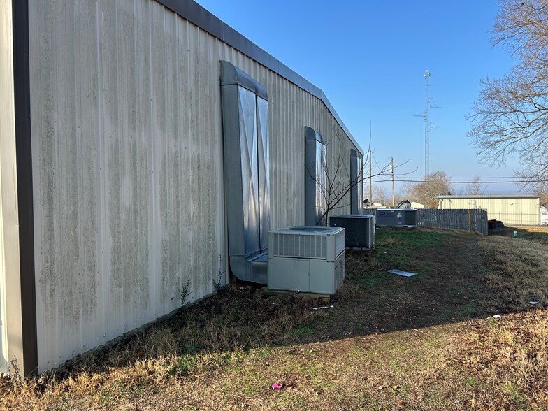 More Photos Of 106 E Main St, Gassville Freestanding For Sale