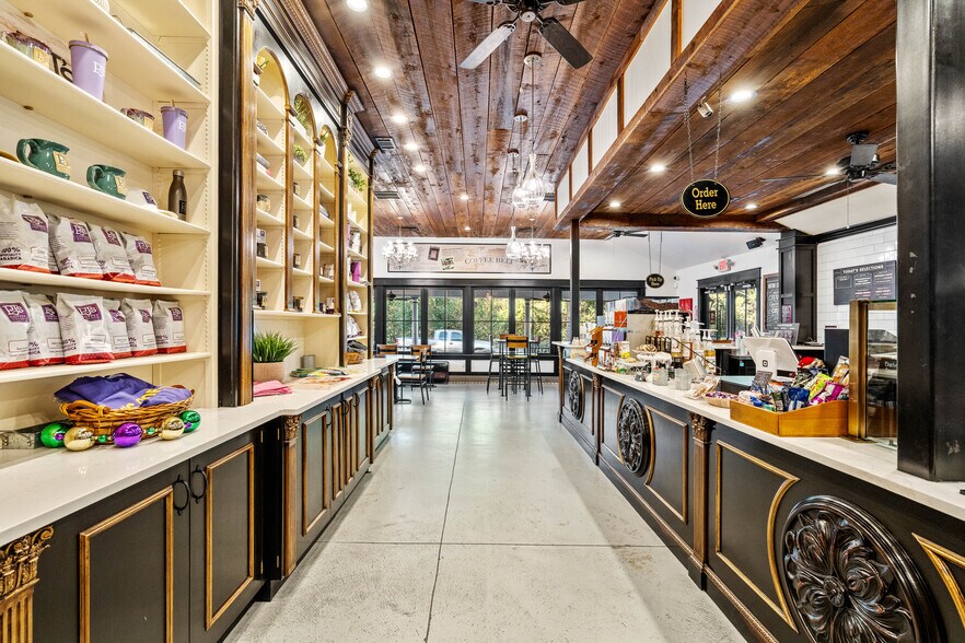 More Photos Of 8026 E Main St, Ridgeland General Retail For Sale