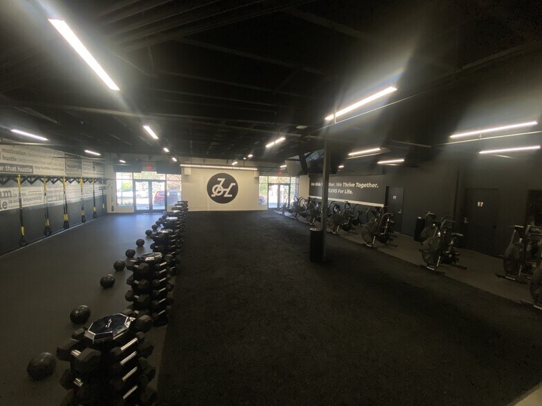 More Photos Of 228 E Plaza Dr, Eagle Freestanding For Lease