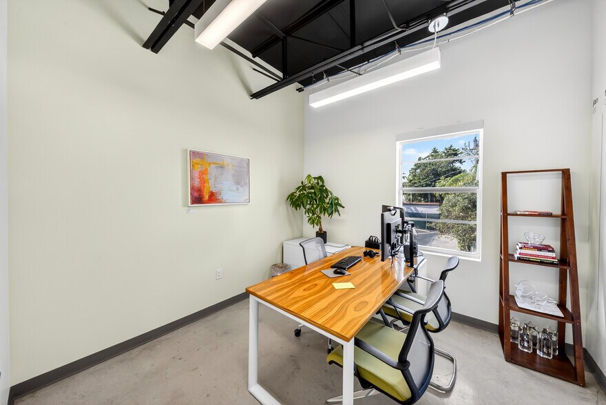 More Photos Of 7630 Biscayne Blvd, Miami Office For Lease