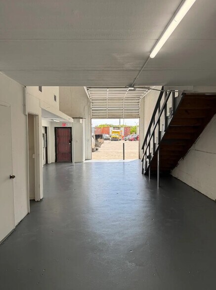 More Photos Of 750 NW 107th St, Miami Warehouse For Lease