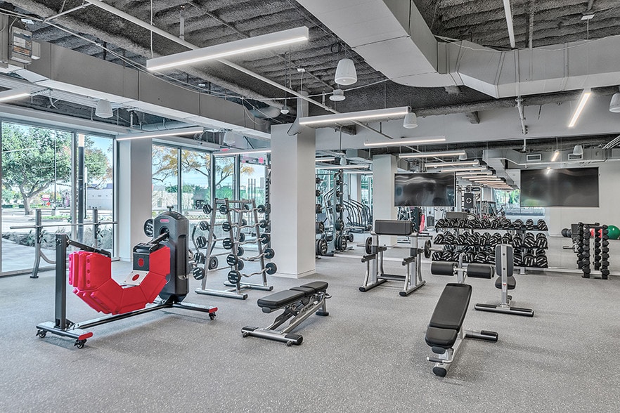 More Photos Of 6688 N Central Expy, Dallas Unknown For Lease