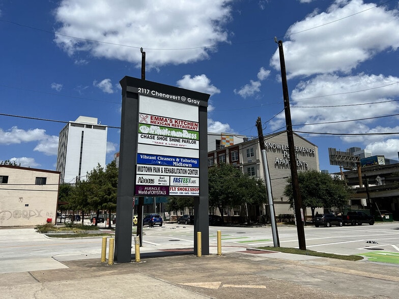 More Photos Of 2117 Chenevert St, Houston Freestanding For Lease