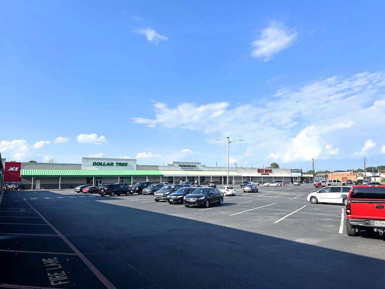 More Photos Of 204-230 Fort Williams St, Sylacauga Unknown For Lease