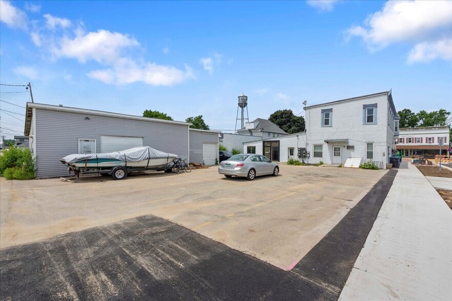 More Photos Of 200 & 204 W Main St, Waunakee Storefront Retail Residential For Sale