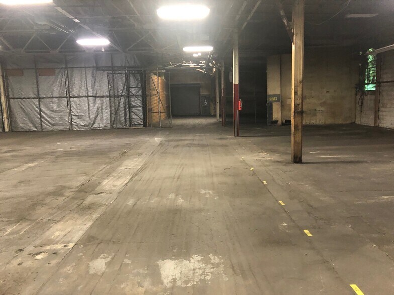 More Photos Of 20 N Front St, Bally Distribution For Sale