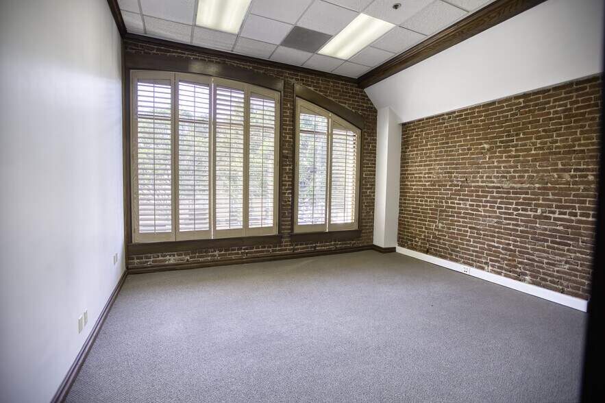 More Photos Of 911 E Colorado Blvd, Pasadena Office For Sale
