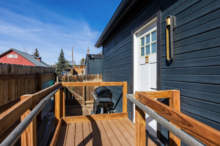 More Photos Of 207 Elm St, Leadville Hotel For Sale