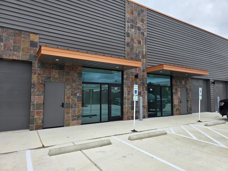 More Photos Of 9850 Huebner Rd, San Antonio Flex For Lease