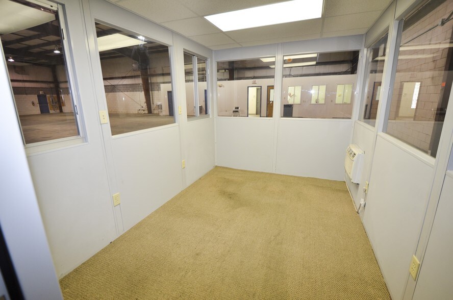 More Photos Of 180 Cuyahoga St, Akron Warehouse For Sale