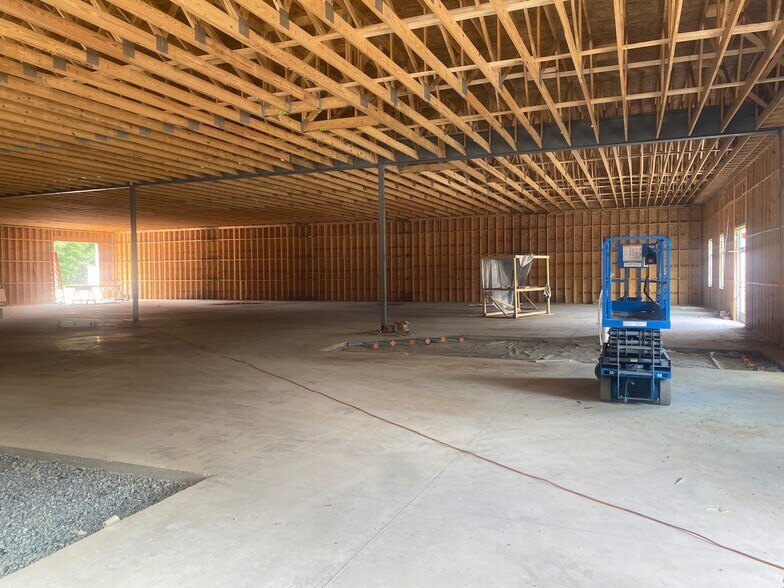 More Photos Of 2070 Ashland Rd, Rockville Flex For Lease