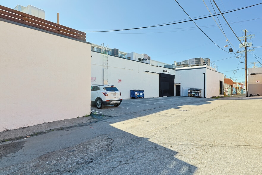 More Photos Of 1041 N Mansfield Ave, Los Angeles Light Distribution For Lease