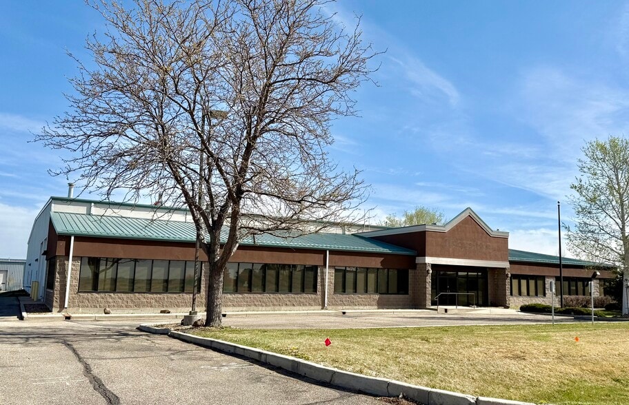More Photos Of 7501 Miller Dr, Frederick Manufacturing For Sale