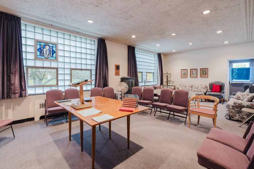 More Photos Of 557 Thompson Blvd, Watertown Religious Facility For Sale