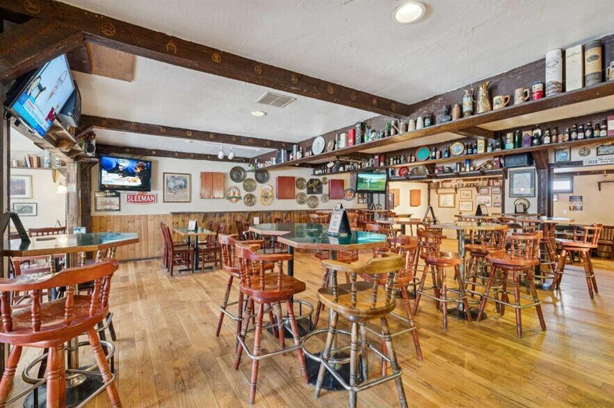 More Photos Of 5340 2 St SW, Calgary Flex For Sale