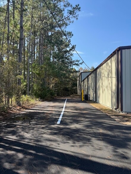 More Photos Of 3140 Lees Ln, Mobile Light Distribution For Sale