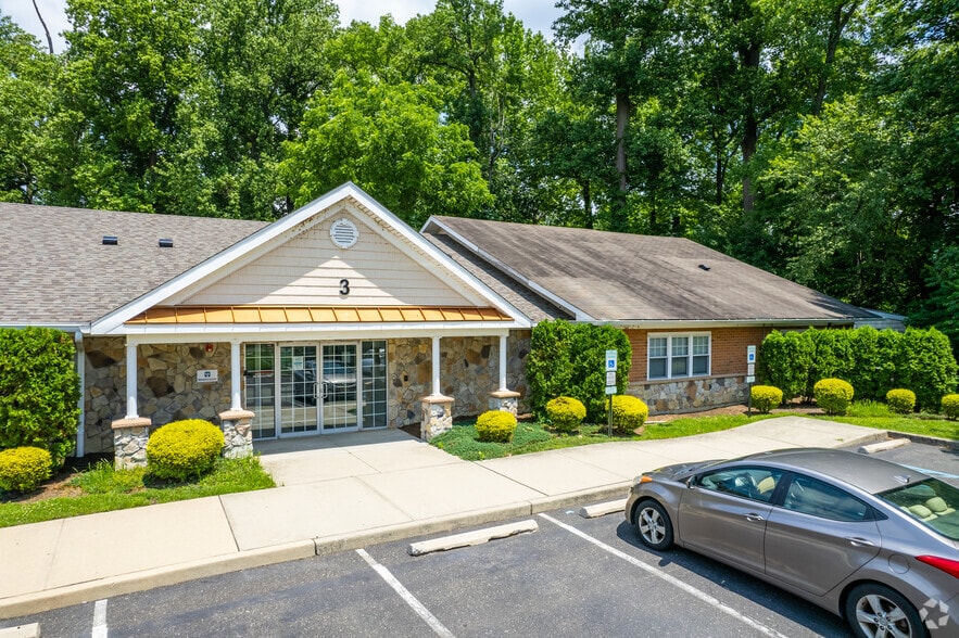 More Photos Of 190 N Evergreen Ave, Woodbury Office For Lease