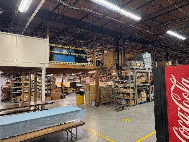 More Photos Of 140 Emjay Blvd, Brentwood Manufacturing For Sale