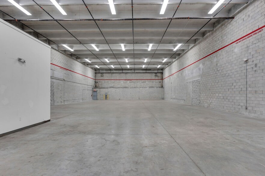 More Photos Of 7900-7930 NW 71st St, Miami Warehouse For Lease