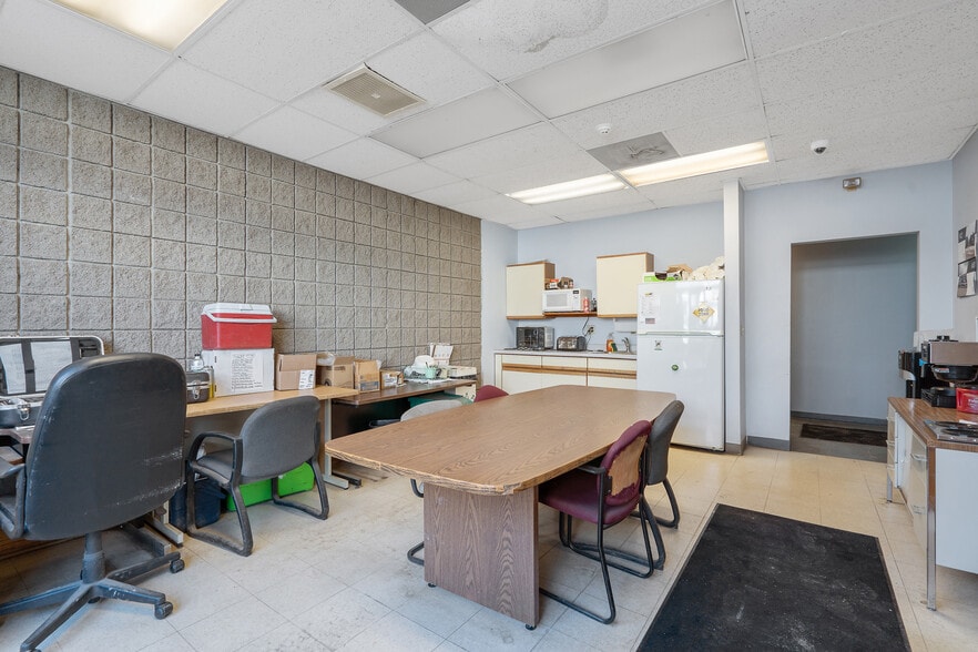 More Photos Of 532 State Fair Blvd, Syracuse Light Distribution For Sale