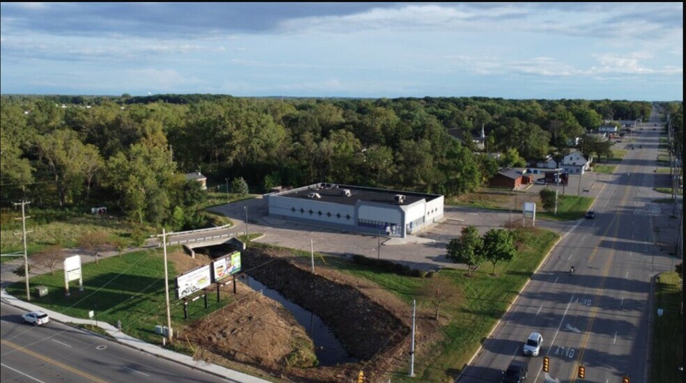 More Photos Of 4033 Fenton Rd, Burton Drugstore For Lease