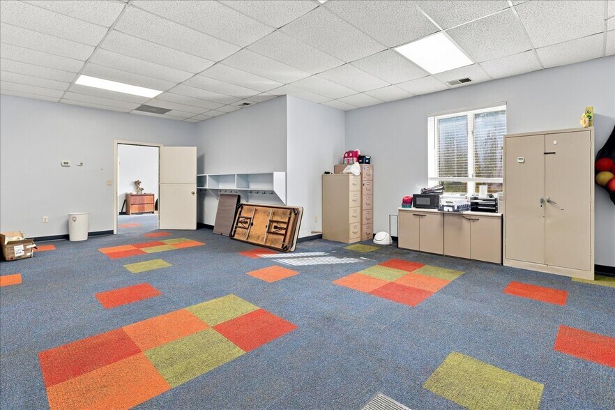 More Photos Of 991 Chicago Ave, Harrisonburg Flex For Sale