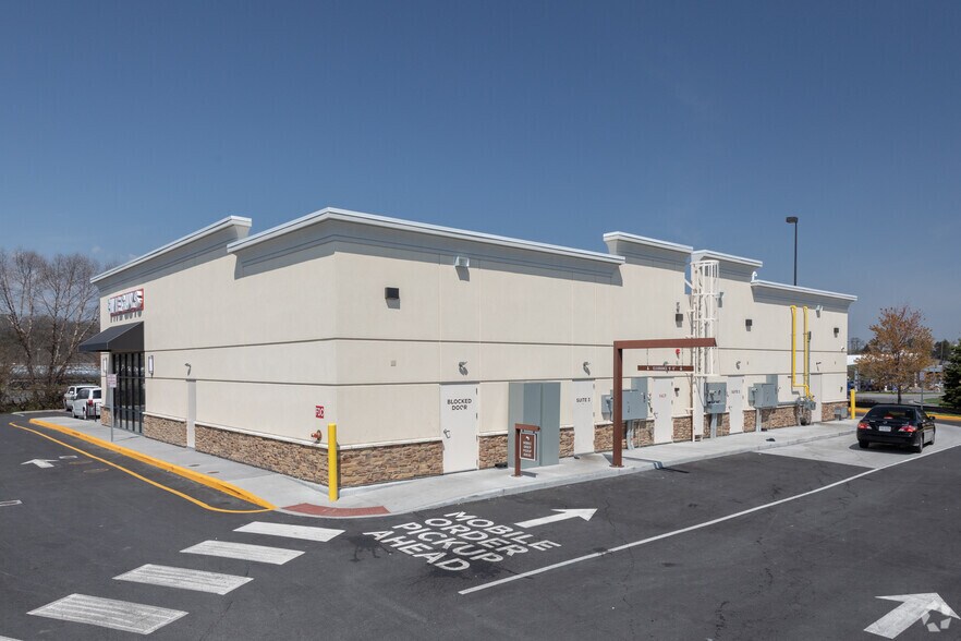 More Photos Of 145 Riverton Commons Dr, Front Royal Freestanding For Lease