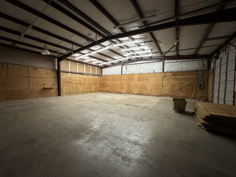 More Photos Of 13106 Lookout Rdg, San Antonio Warehouse For Sale