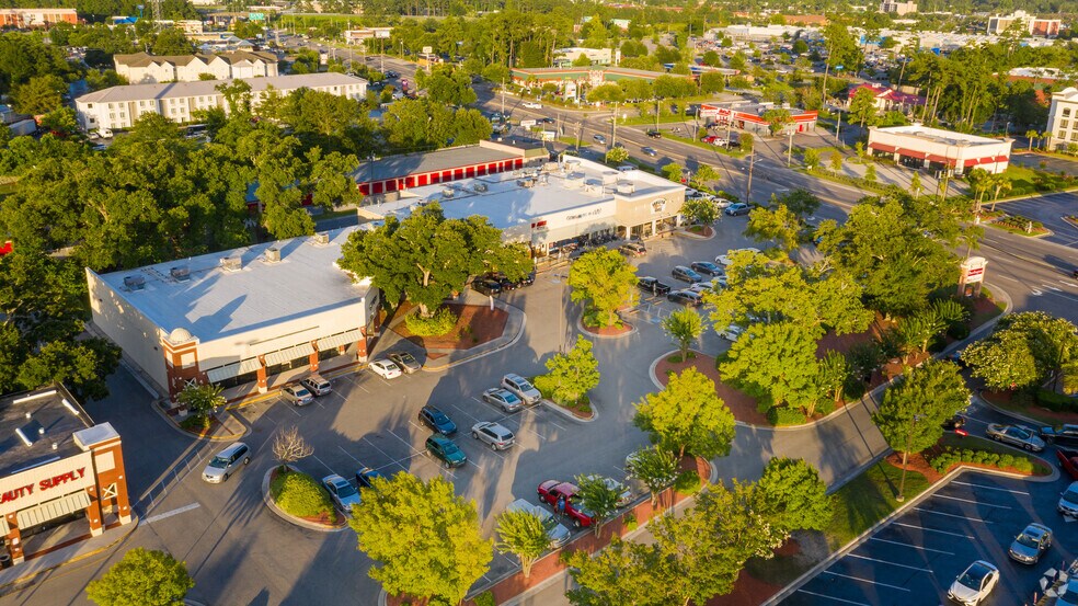 More Photos Of 4719 New Centre Dr, Wilmington General Retail For Lease