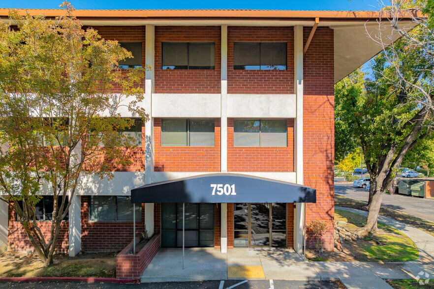 More Photos Of 7501 Hospital Dr, Sacramento Medical For Lease