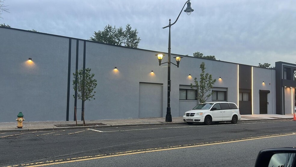 More Photos Of 976-990 Bergen St, Newark Freestanding For Lease