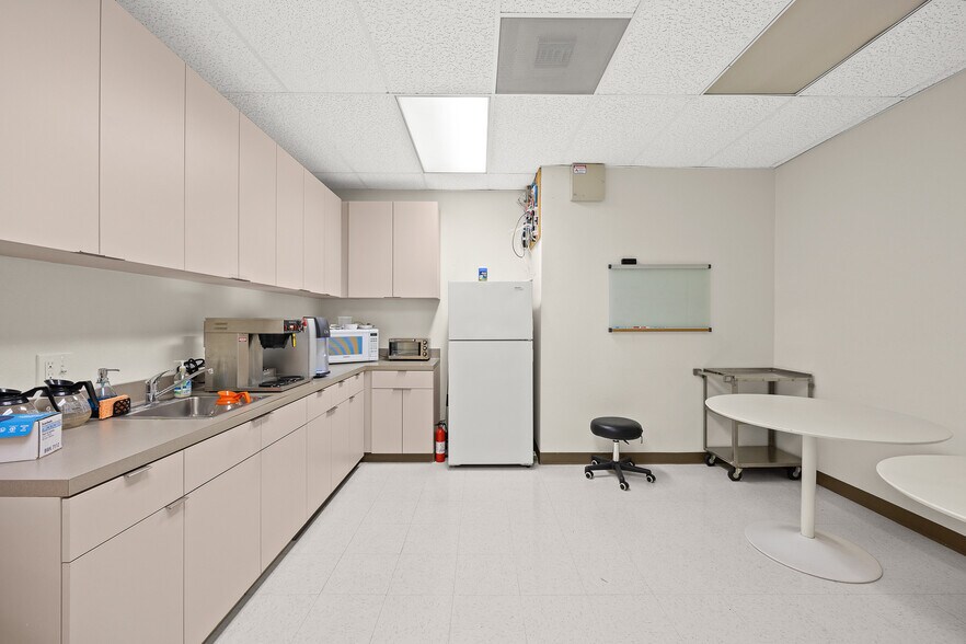 More Photos Of 408 S Beach Blvd, Anaheim Medical For Sale