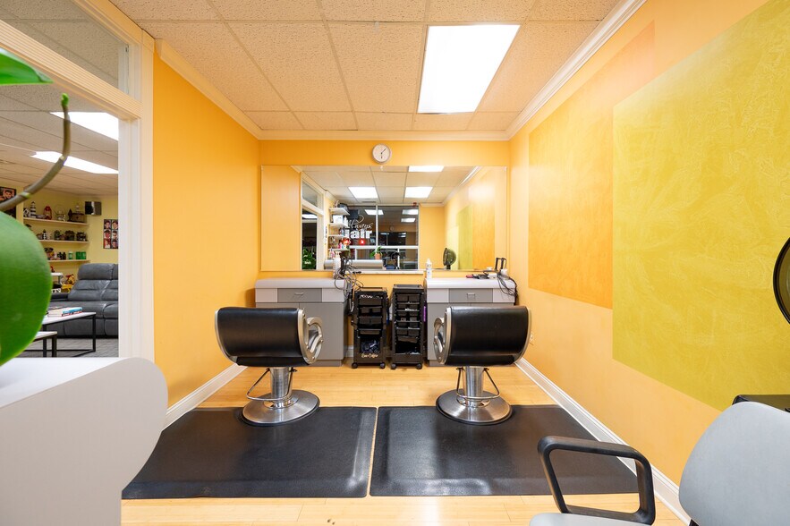 More Photos Of 246 Federal Rd, Brookfield Office For Sale